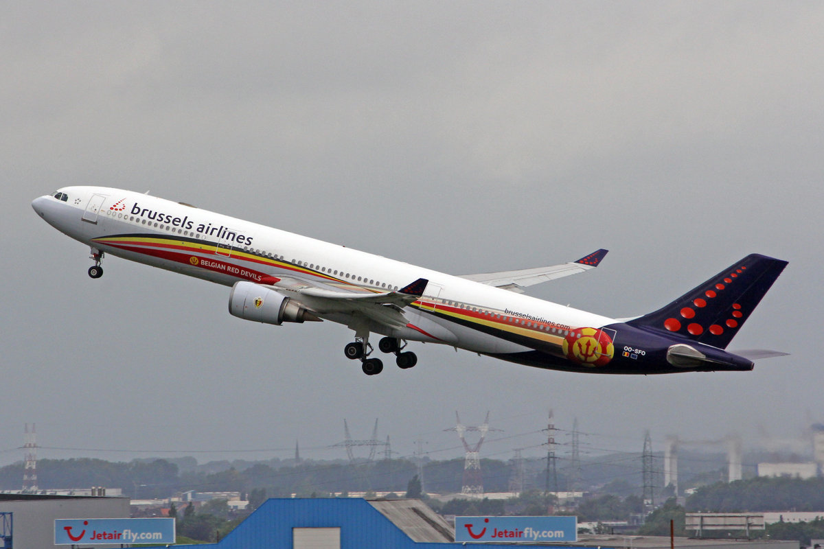 Brussels Airlines, OO-SFO, Airbus A330-301, msn: 045, 30.August 2014, BRU Brussels, Belgium. Belgian Red Devils Sonderbemalung.