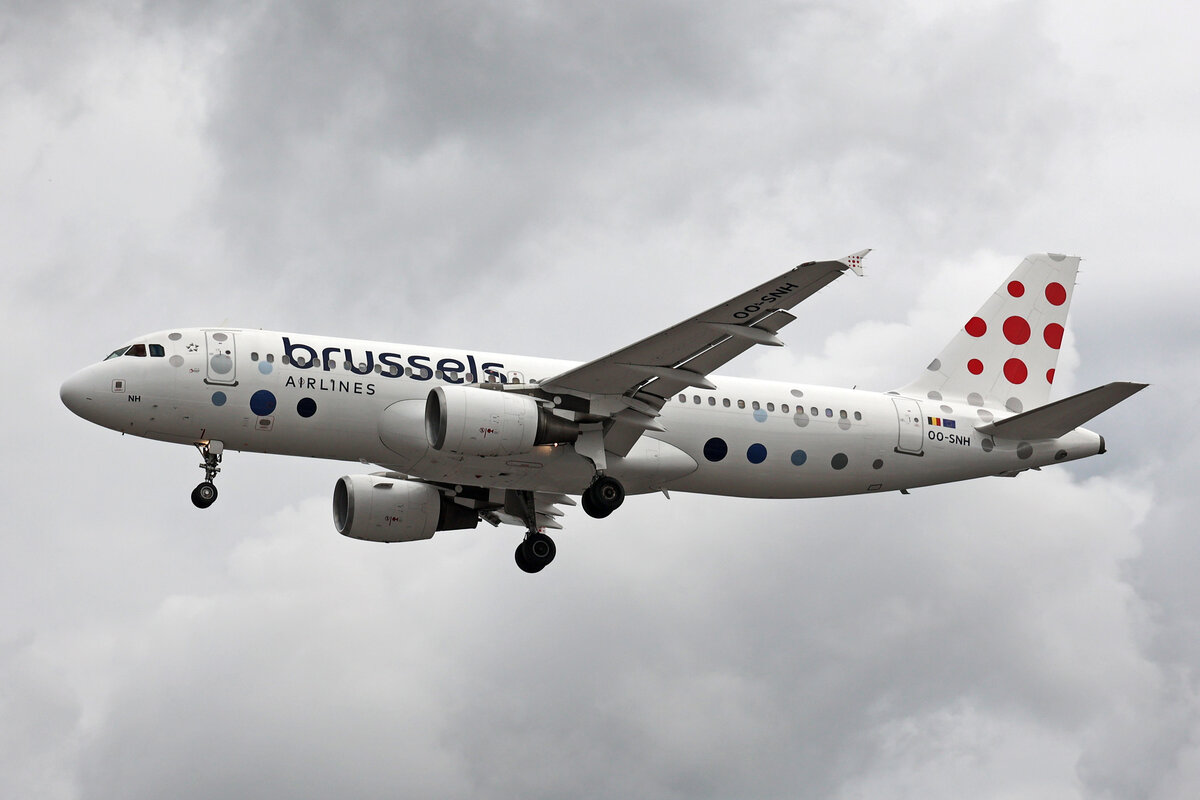 Brussels Airlines, OO-SNH, Airbus A320-214, msn: 2207, 06.Juli 2023, LHR London Heathrow, United Kingdom.