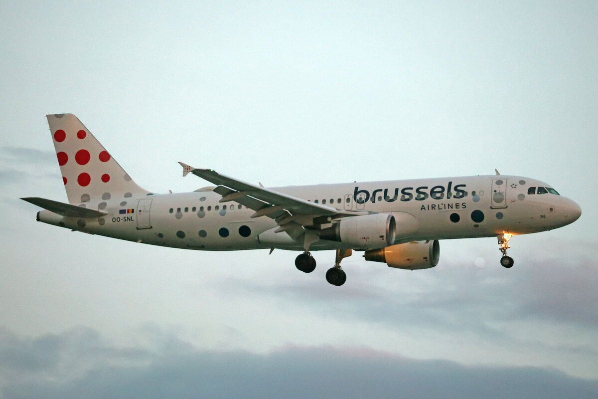 Brussels Airlines, OO-SNL, Airbus A320-214, msn: 1961, 03.Juli 2023, LHR London Heathrow, United Kingdom.