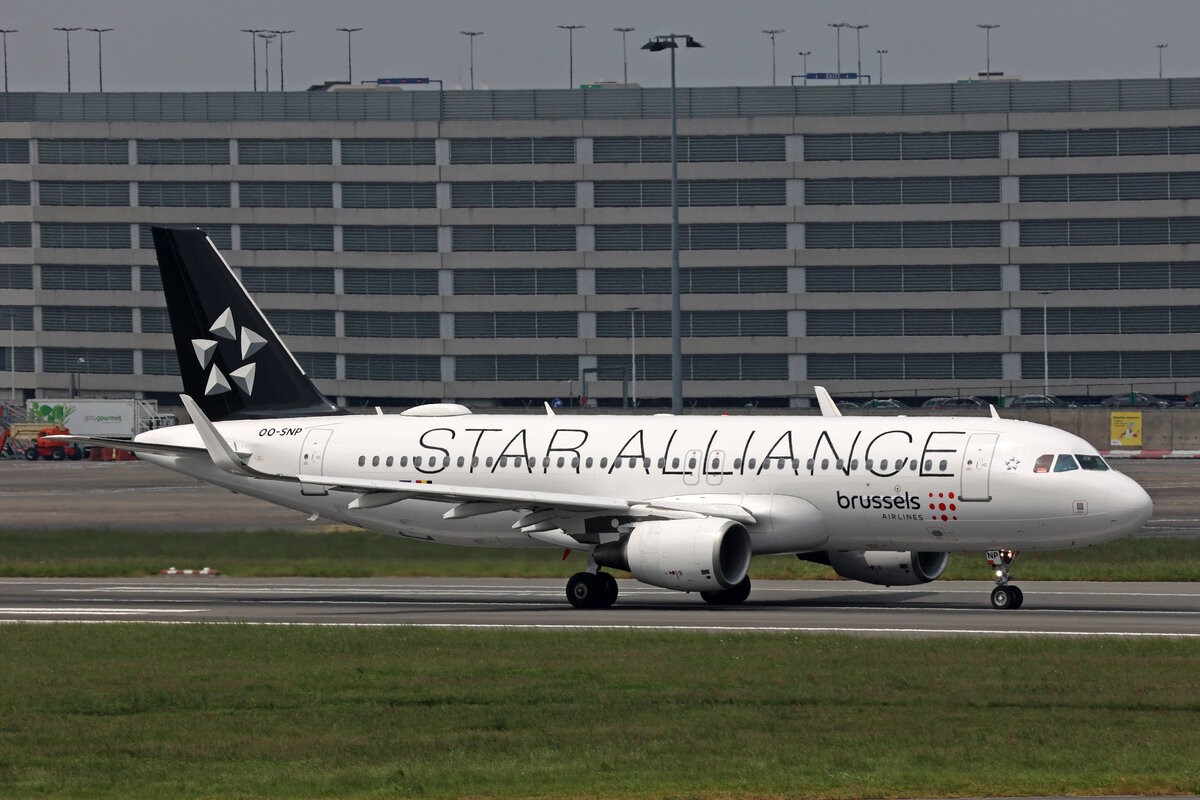 Brussels Airlines, OO-SNP, Airbus A320-214, msn: 5635, 21.Mai 2023, BRU Brüssel, Belgium.