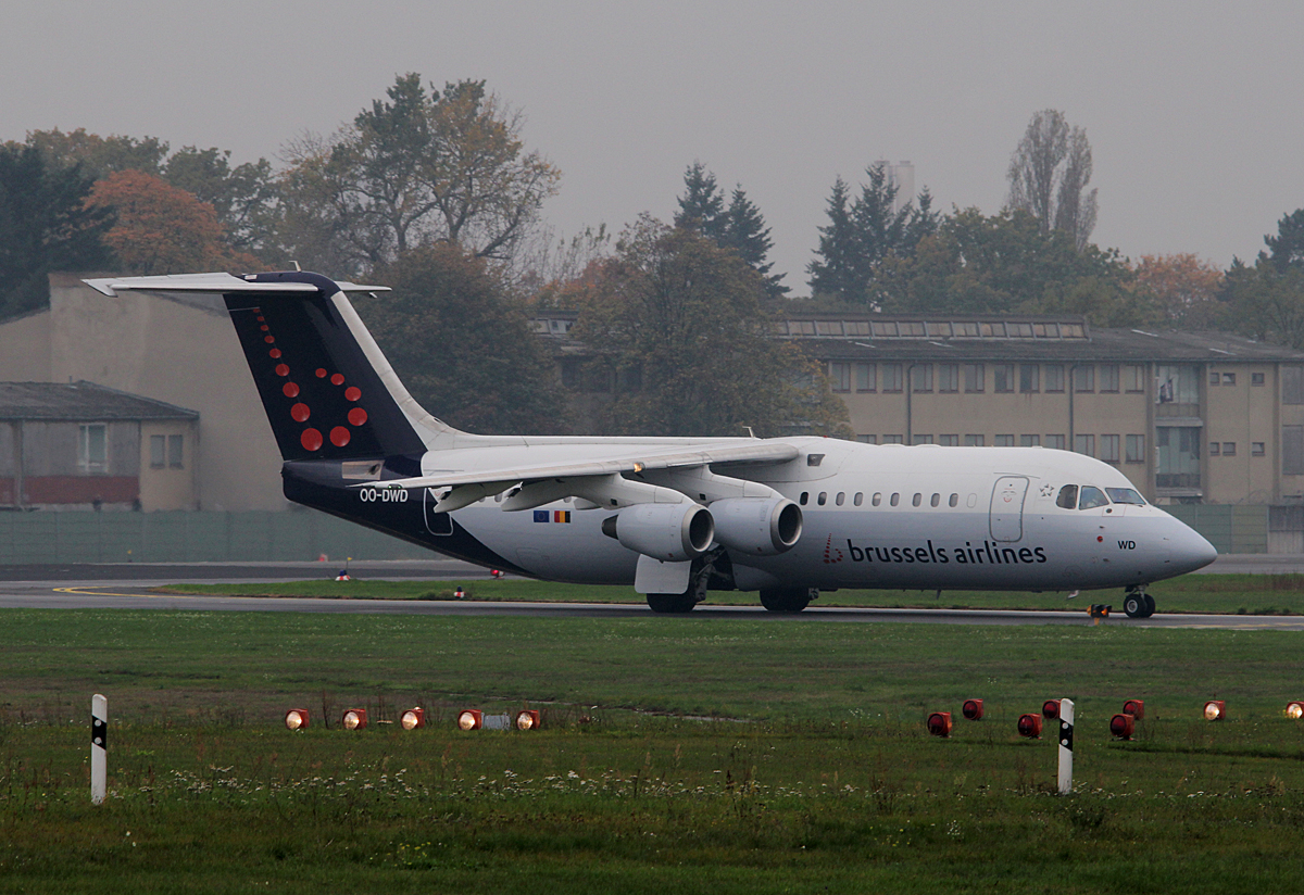 Brussels Airlines RJ100 OO-DWD kurz vor dem Start in Berlin-Tegel am 26.10.2014
