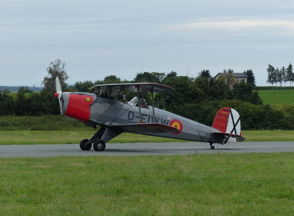 Bücker Bü 131 Jungmann, D-EIWW auf dem Weg zum Start in Gera (EDAJ) bei der Vintage Aerobatic World Championship  am 17.8.2019