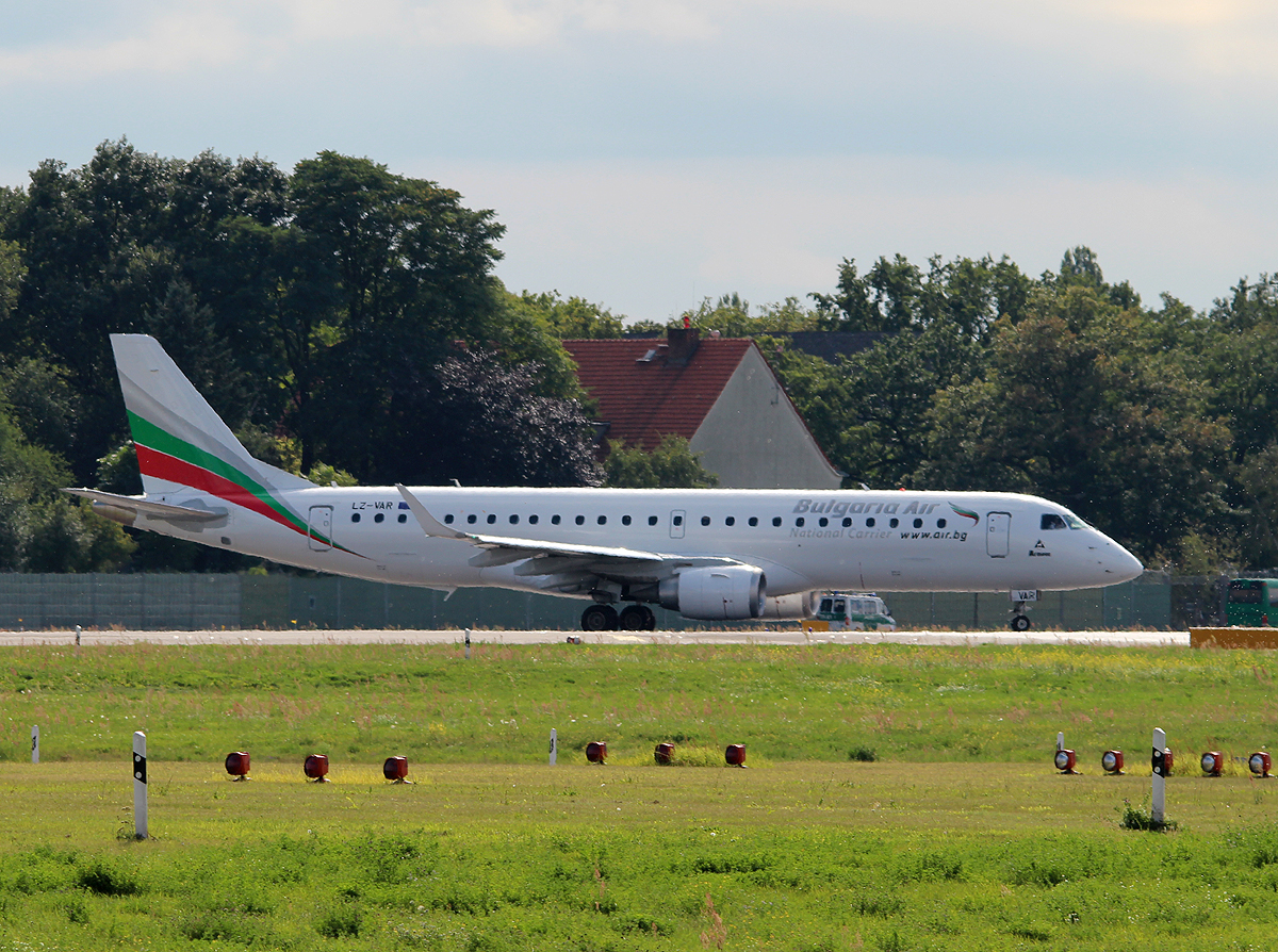 Bulgaria Air ERJ-190-100AR LZ-VAR kurz vor dem Start in Berlin-Tegel am 04.09.2013