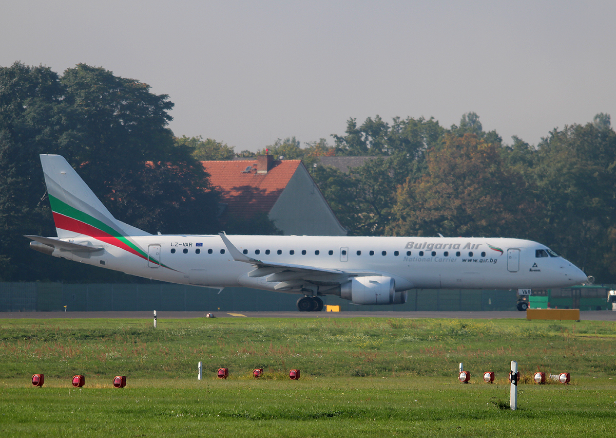 Bulgaria Air ERJ-190-100AR LZ-VAR kurz vor dem Start in Berlin-Tegel am 28.09.2013