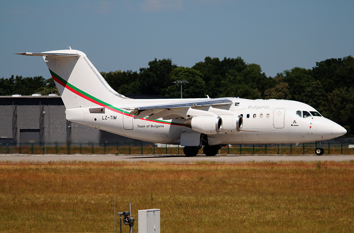 Bulgaria Air RJ70 LZ-TIM nach der Landung in Berlin-Schnefeld(BER) am 05.06.2015 (UEFA CL-Finale)