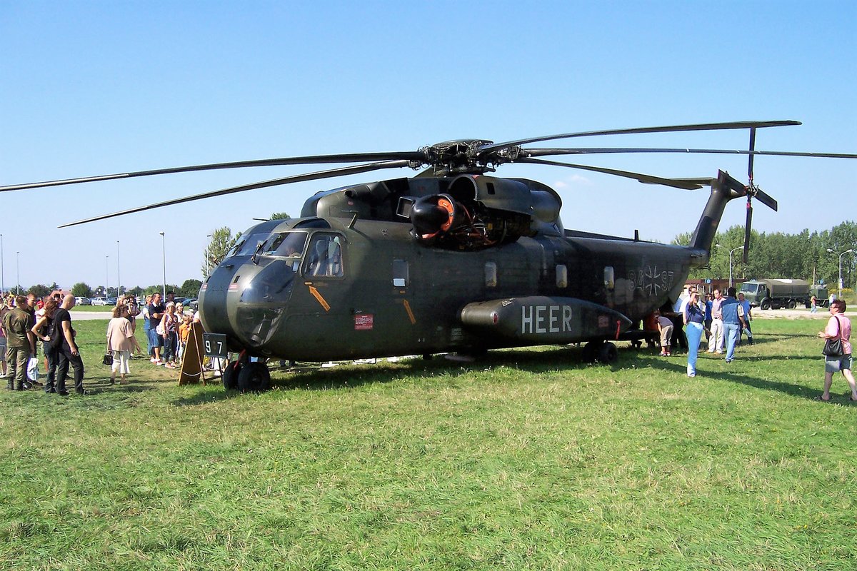 Bundeswehr Heer - Sikorsky CH-53 - mittelschwerer Transporthubschrauber (MTH) am 04.09.2005 in Weißenfels.  