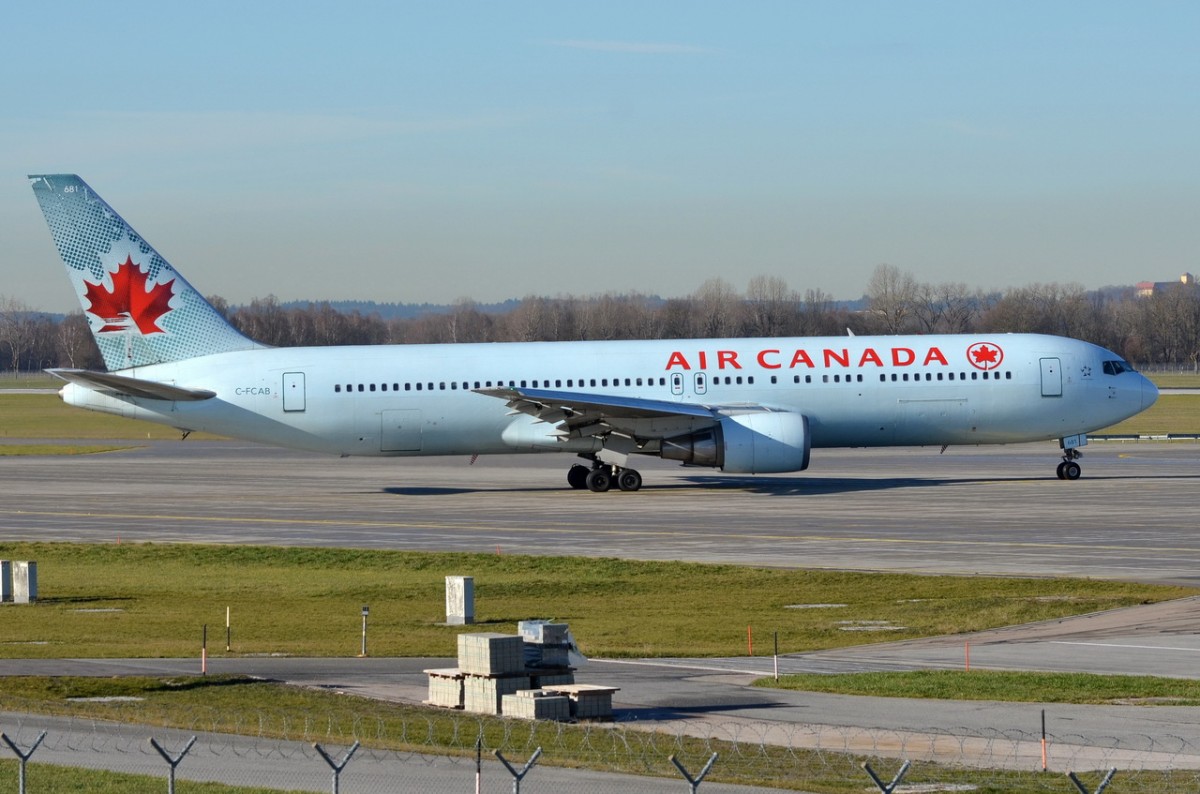 C-FCAB Air Canada Boeing 767-375(ER)  zum Start am 07.12.2015 in München