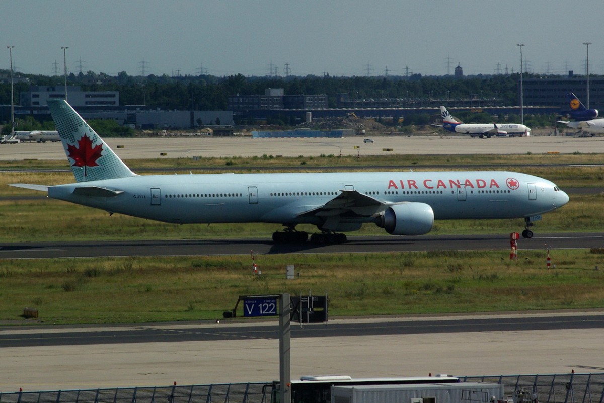 C-FITL Air Canada Boeing 777-333 (ER)   zum Start in Frankfurt 15.07.2014