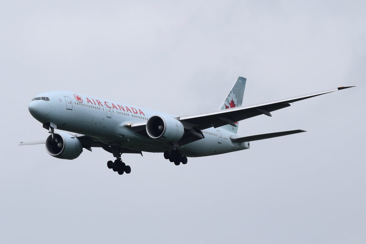 C-FIUF Air Canada Boeing 777-233(LR)  beim Landeanflug München am 19.05.2016