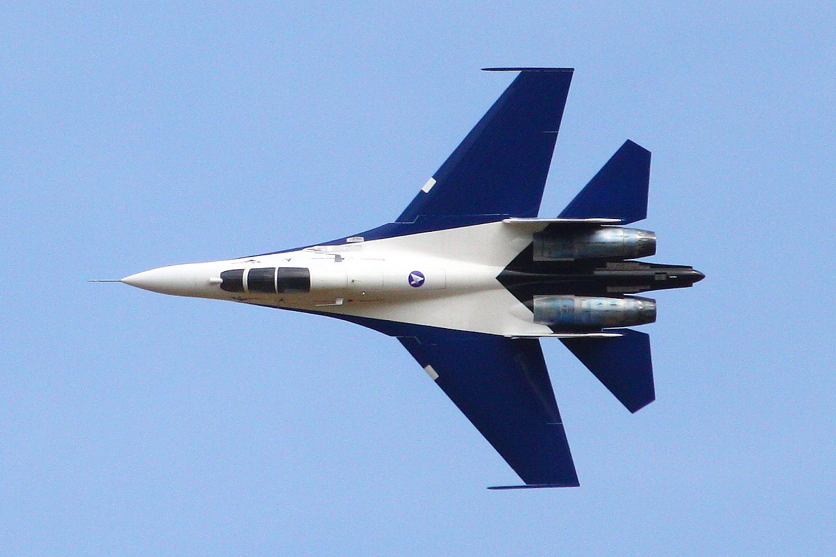 CARF-Jetmodell Sukhoi SU-27 / SU-30 im Vorbeiflug während der JetPower-Messe 2016 auf dem Flugplatz Bengener Heide in Bad Neuenahr-Ahrweiler. Aufnahmedatum: 17.09.2016