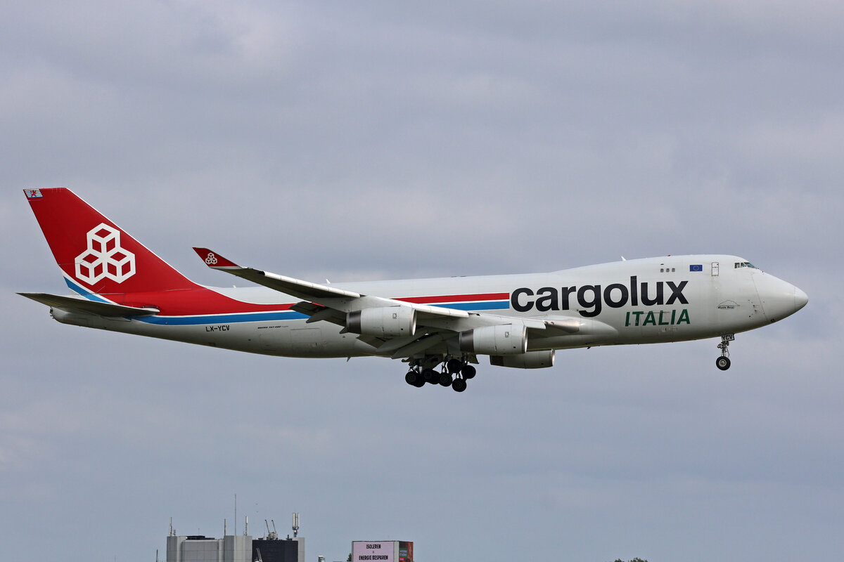 Cargolux Italia, LX-YCV, Boeing B747-4R7F, msn: 35805/1407,  Monte Rosa , 18.Mai 2023, AMS Amsterdam, Netherlands.