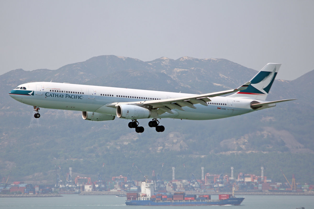 Cathay Pacific Airways, B-LAG, Airbus A330-342, msn: 895, 18.April 2014, HKG Hong Kong.