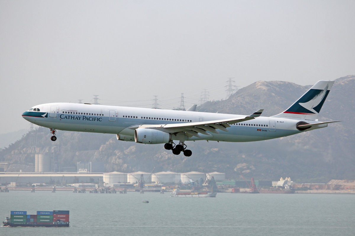 Cathay Pacific, B-HLF, Airbus A330-342, msn: 113, 18.April 2014, HKG Hong Kong.