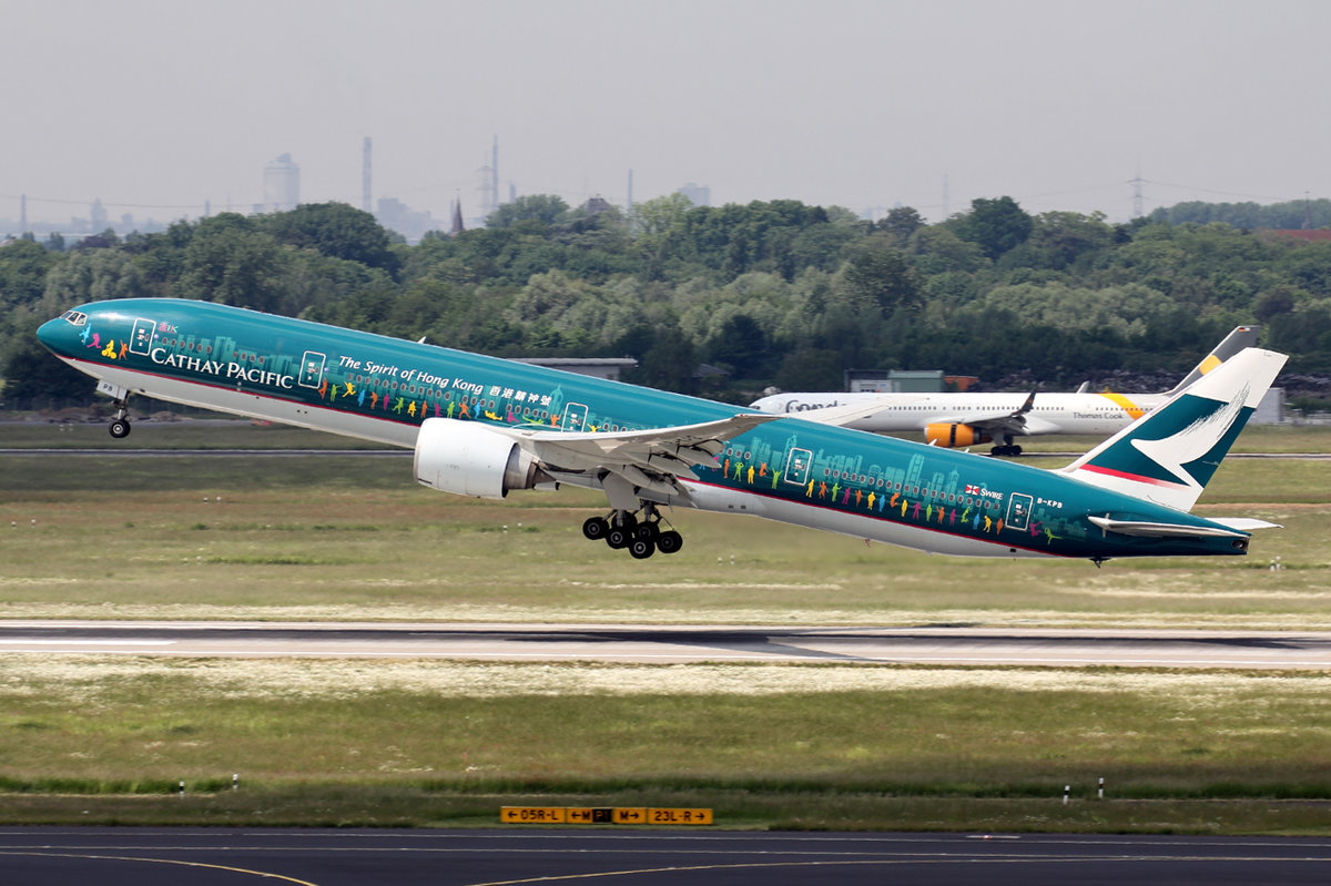 Cathay Pacific B-KPB beim Start in Düsseldorf 28.5.2016
