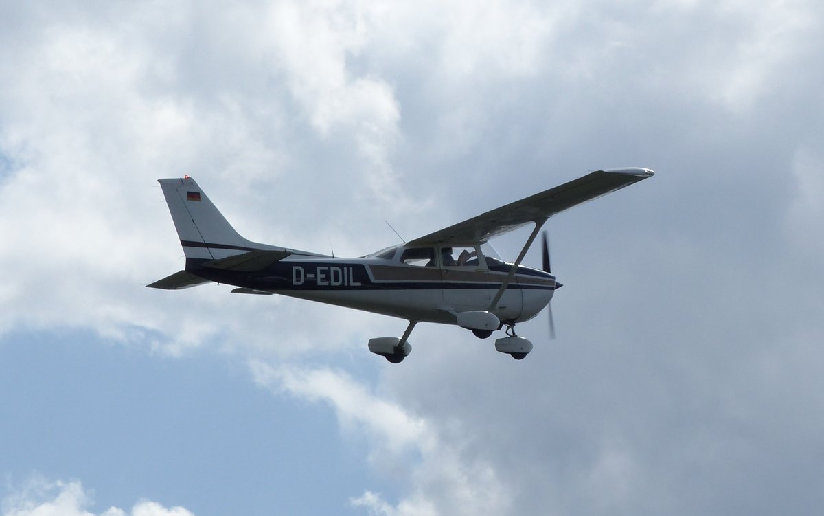 Cessna 172 M Skyhawk, D-EDIL gestartet auf der Piste 24 in Gera (EDAJ) am 17.8.2019