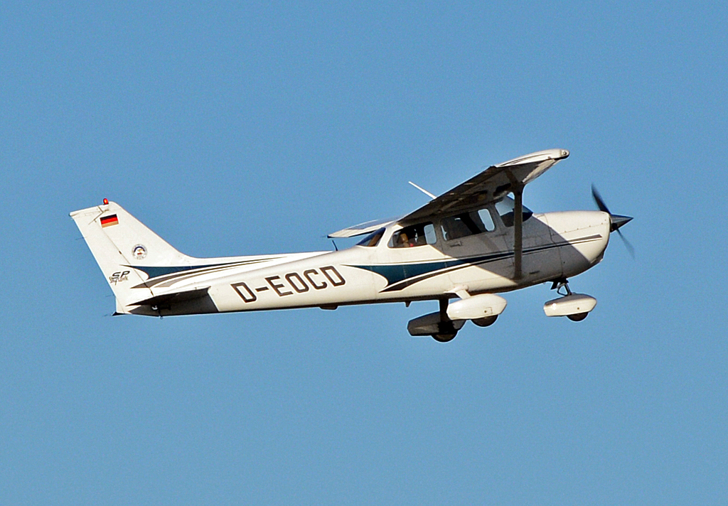 Cessna 172 S Skyhawk SP, D-EOCD, takeoff at EDKB - 02.02.2014