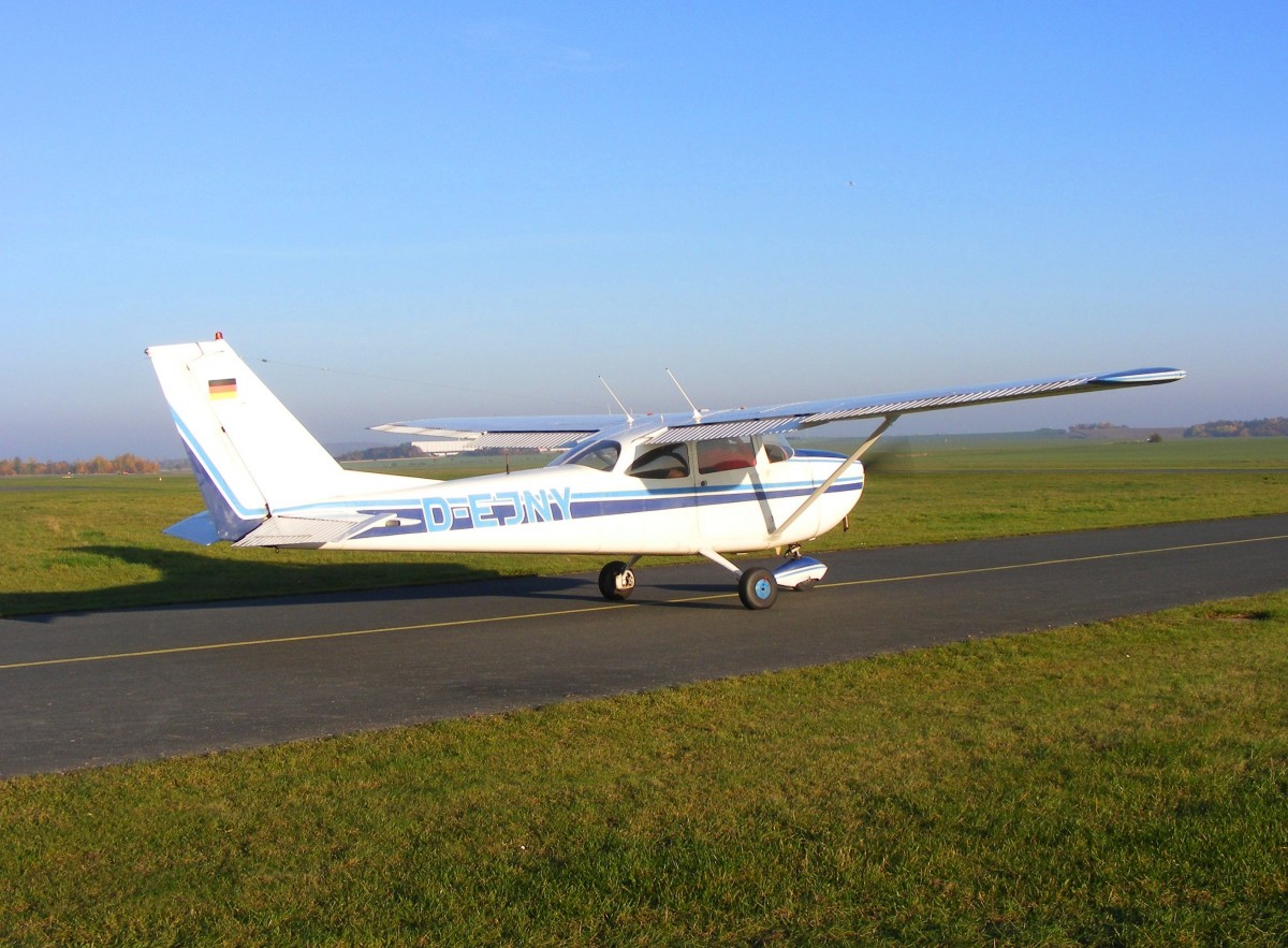Cessna 172 (Skyhawk), D-EJNY, Flugplatz Gera (EDAJ), 31.10.2015
