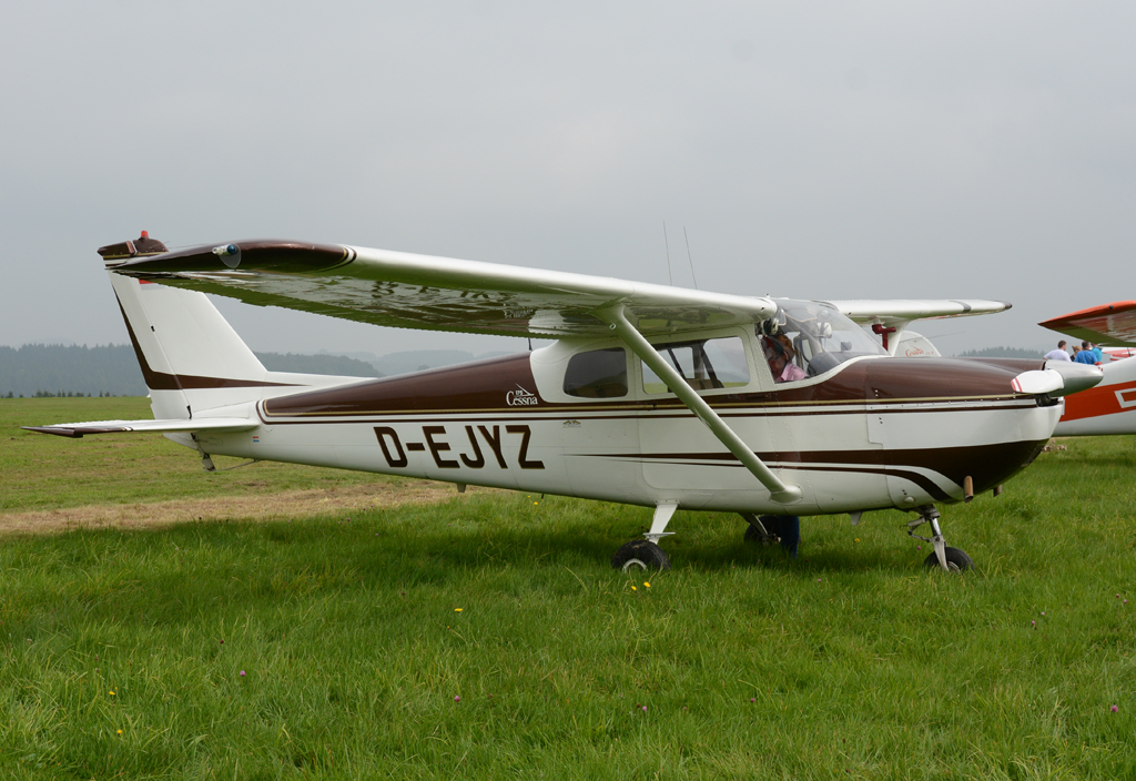 Cessna 172 Skylark, D-EJYZ am Flugplatz Wershofen - 07.09.2014