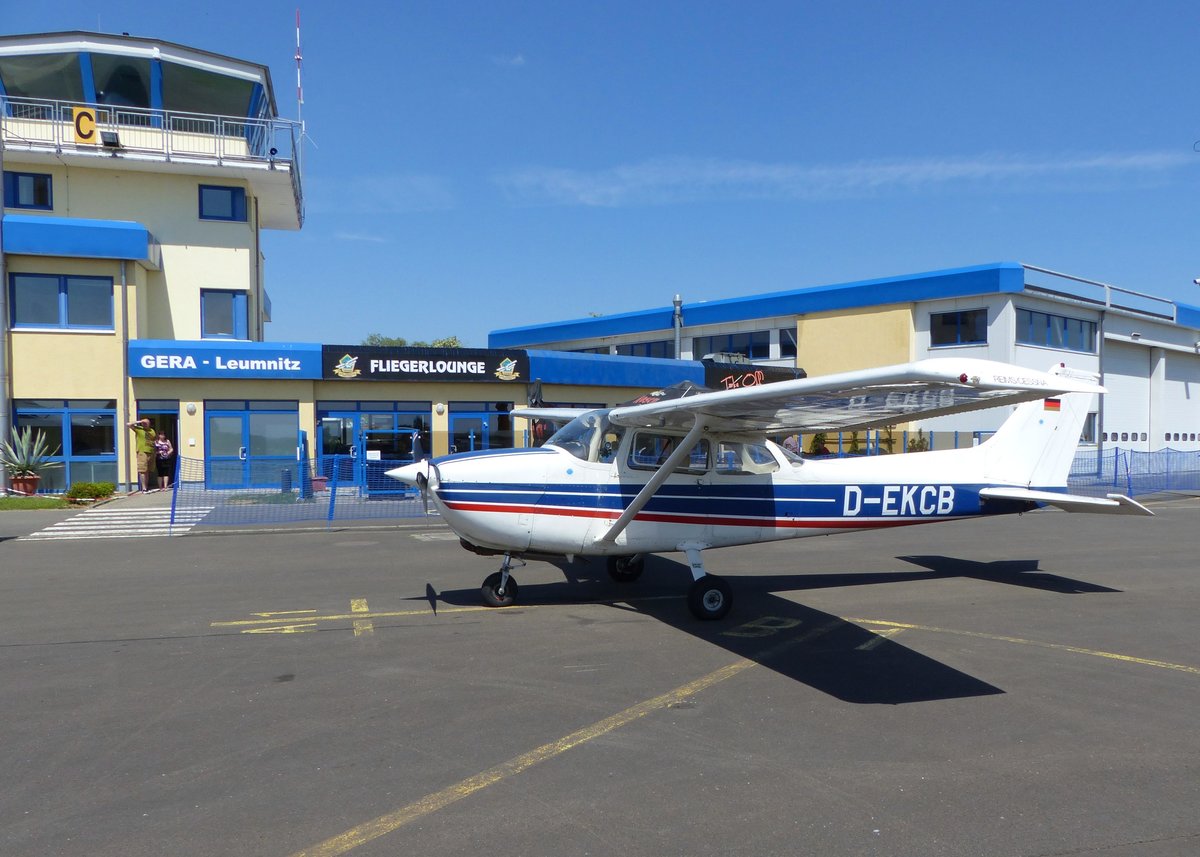 Cessna 172N Skyhawk, D-EKCB auf dem Vorfeld in Gera (EDAJ) am 20.5.2018