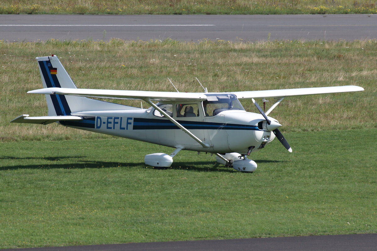 Cessna 172N Skyhawk II, D-EFLF. Bonn-Hangelar (EDKB) am 04.09.2021.