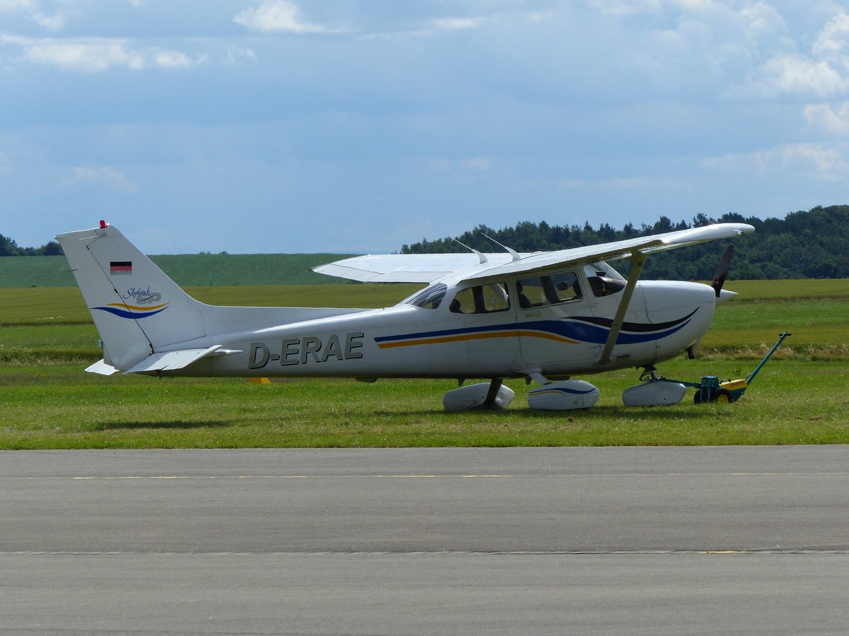 Cessna 172S Skyhawk, D-ERAE, Flugplatz Gera (EDAJ), 3.7.2016