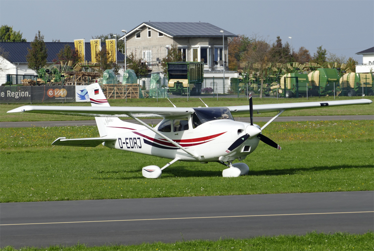 Cessna 182 S Skylane II, D-EDRJ in Koblenz-Winningen - 16.10.2017
