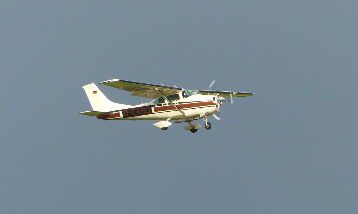 Cessna 182 Skylane, D-EARO gestartet in Gera (EDAJ) am 12.8.2023