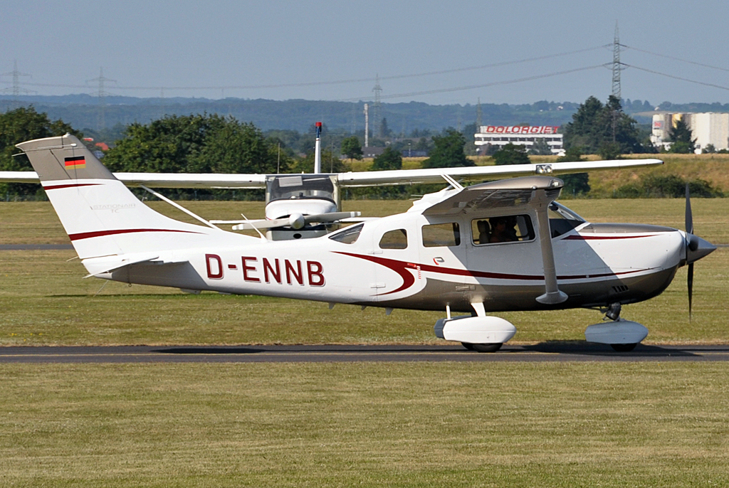 Cessna 206 H Stationair D-ENNB am Flugplatz Bonn-Hangelar - 21.07.2013
