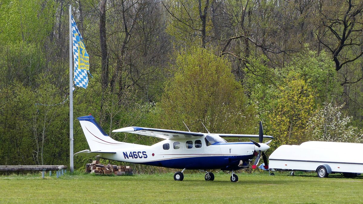 Cessna 210 Silver Eagle, N46CS in Moosburg auf der Kippe (EDPI) 