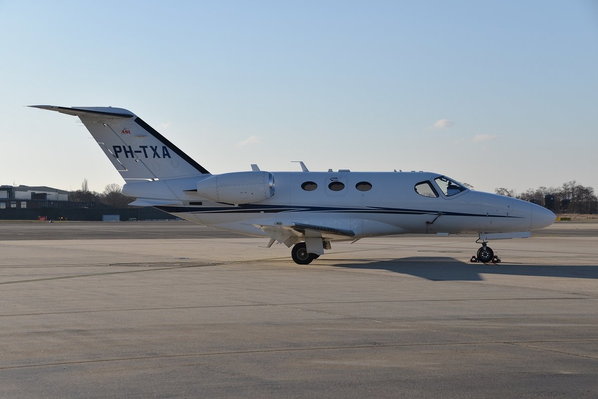 Cessna 510 Citation Mustang - AirField Holding - 510-0111 - PH-TXA - 13.12.2018 - CGN