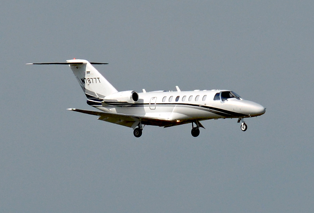 Cessna 525 B Citation, N7877T, final at CGN - 02.08.2015