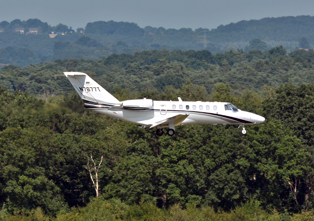 Cessna 525 B Citation, N7877T, short final at CGN 02.08.2015