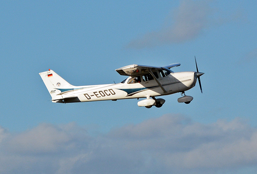 Cessna C 172 S Skyhawk SP, D-EOCD beim Start von EDKB - 02.02.2014