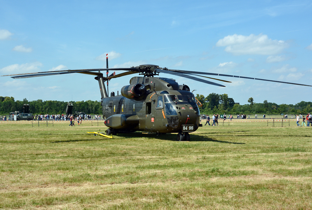 CH-53 GS, 84+96 mit 2 x 4.330 PS und maximales Abfluggewicht von 19.050 kg. Die CH-53G wurden früher von den Heeresfliegern betrieben und sind seit kurzer Zeit in die Luftwaffe eingegliedert worden. Nörvenich 13.06.2015