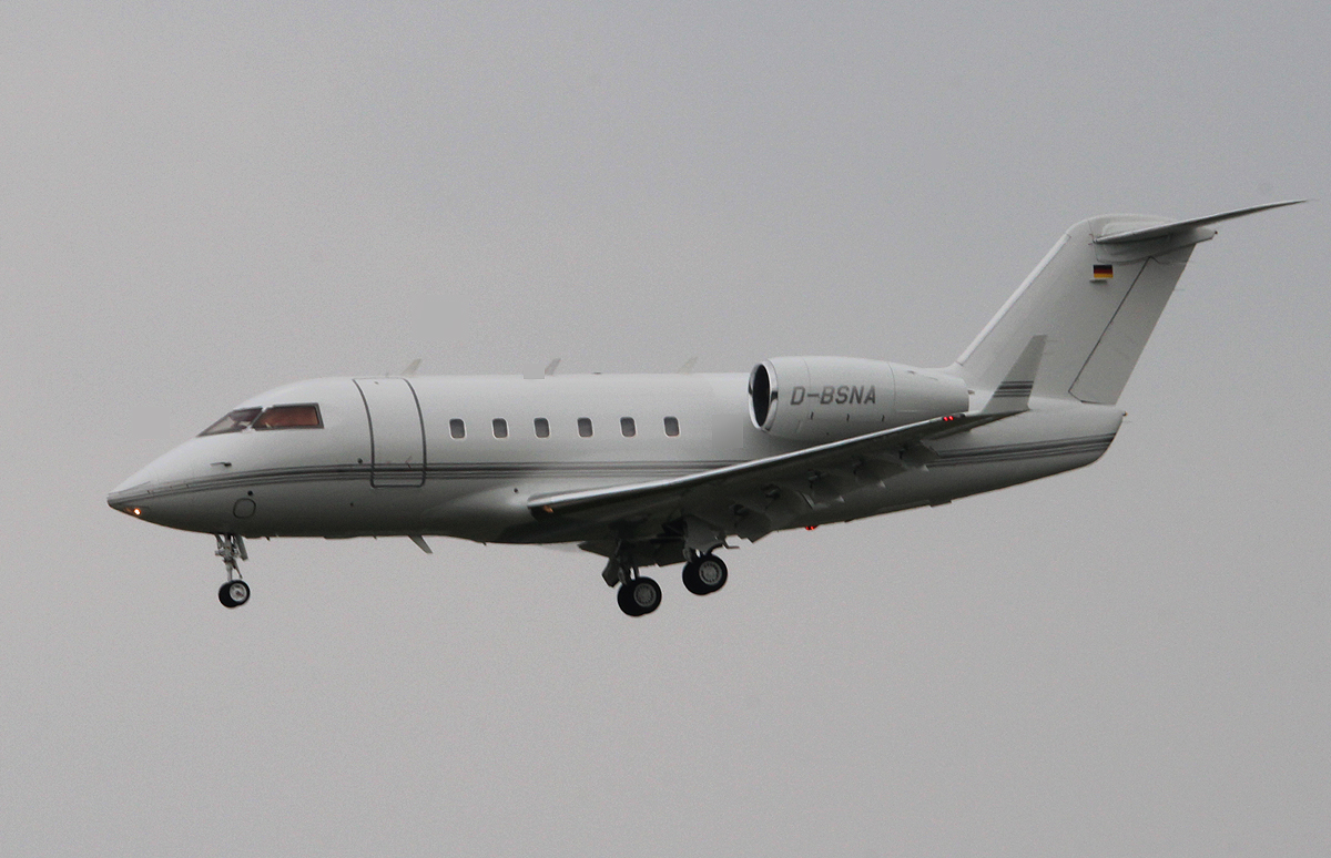 Challenge Air CL 600 D-BSNA bei der Landung in Frankfurt am 11.06.2013