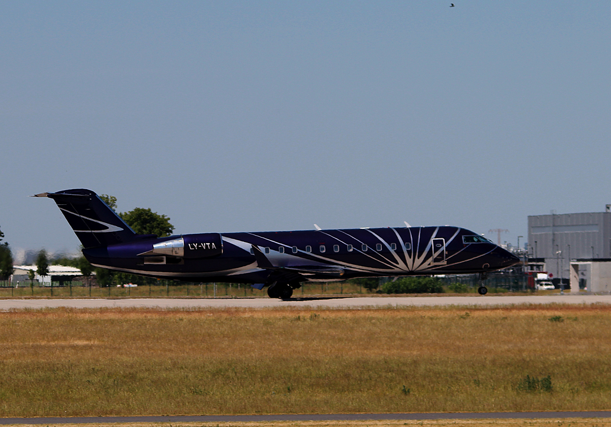 Charter Jets CRJ200LR LY-VTA nach der Landung in Berlin-Schnefeld(BER) am 05.06.2015(UEFA CL-Finale)