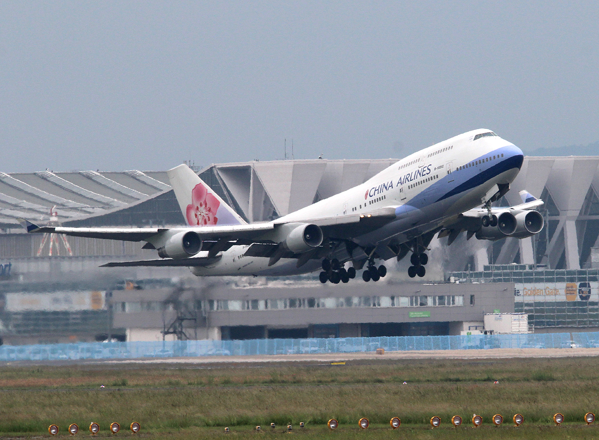 China Airlines B 747-409 B-18202 beim Start in Frankfurt am 10.06.2013