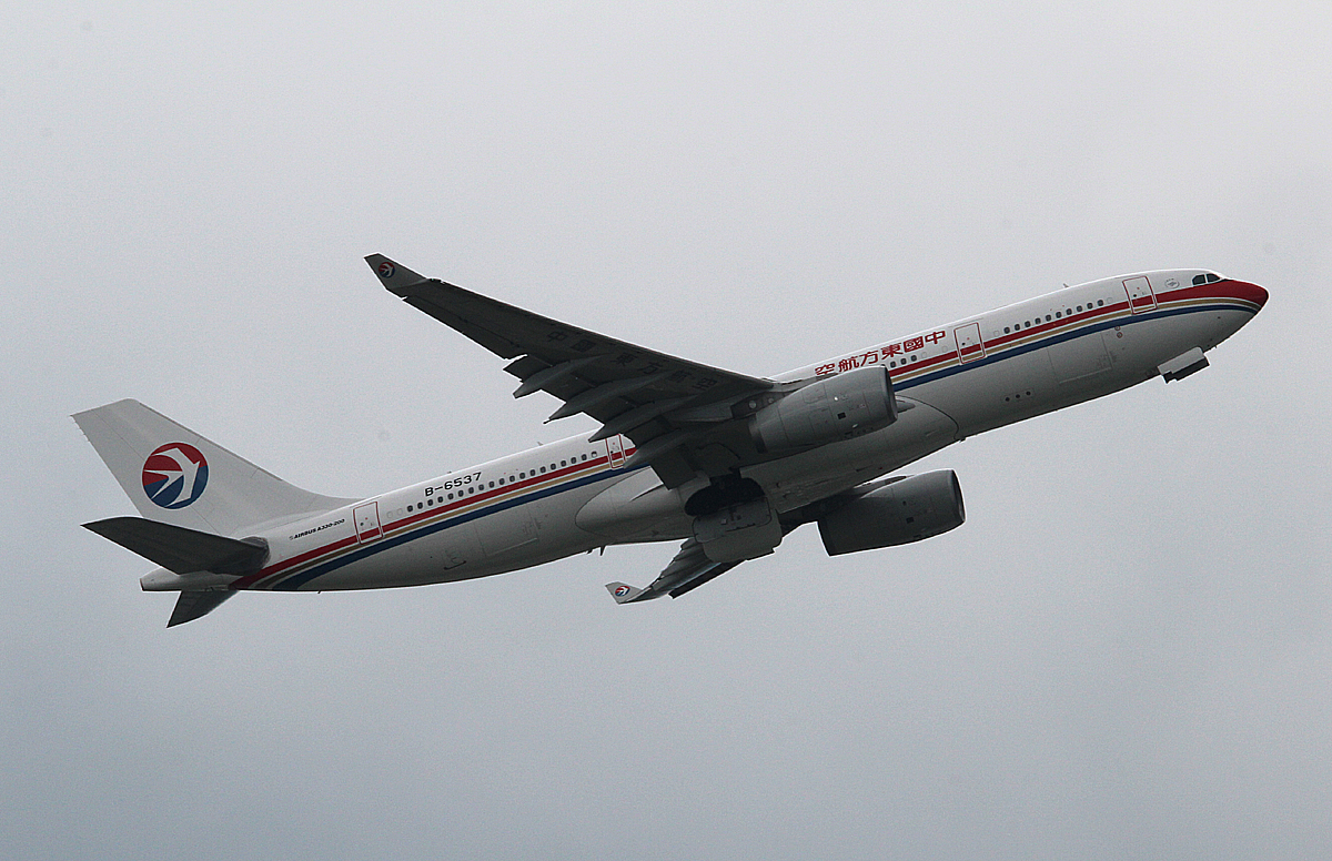 China Eastern A 330-243 B-6537 beim Start in Frankfurt am 10.06.2013