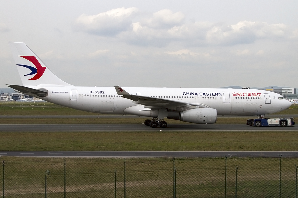 China Eastern Airlines, B-5962, Airbus, A330-243, 02.05.2015, FRA, Frankfurt, Germany 


