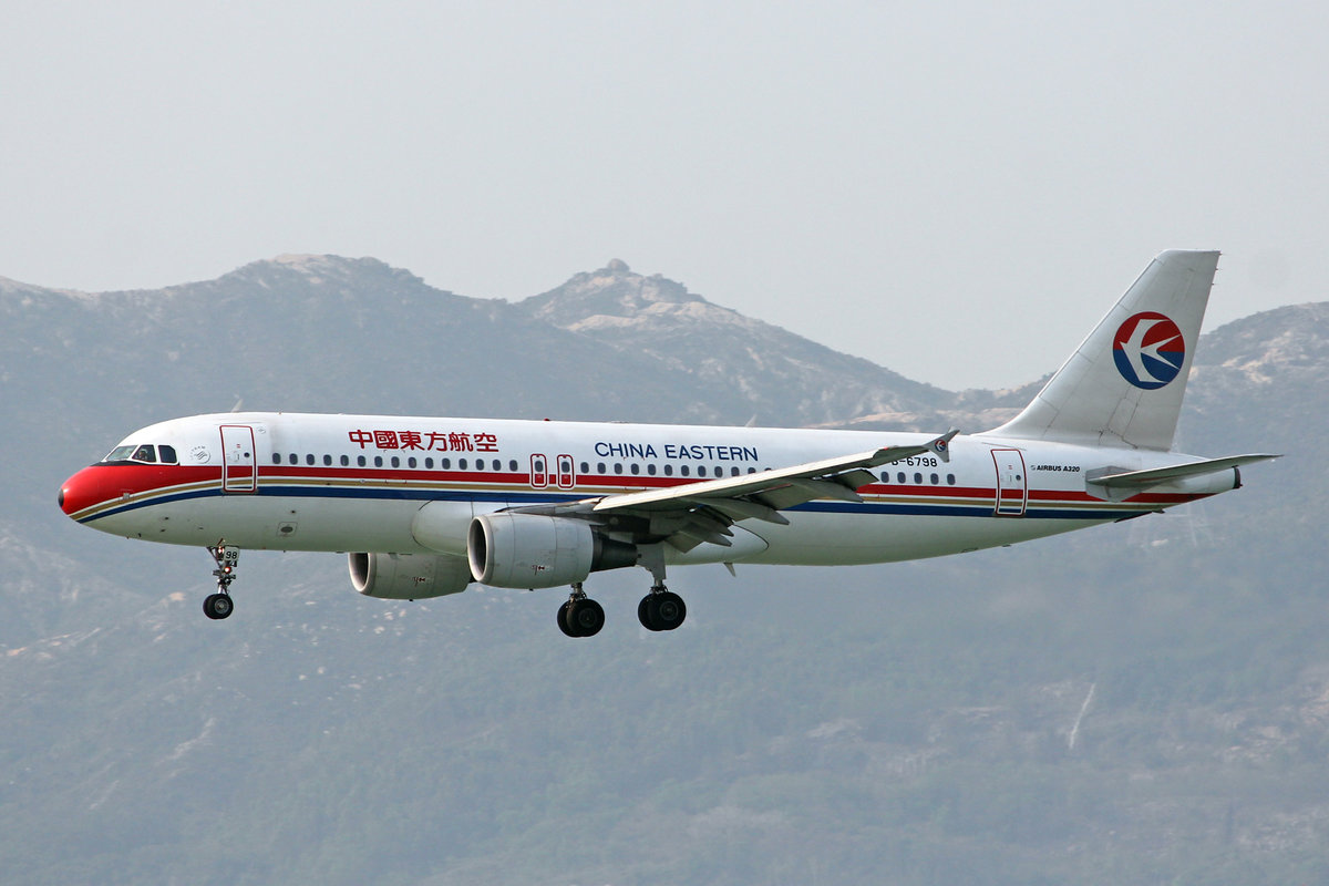 China Eastern Airlines, B-6798, Airbus A320-232, msn: 4702, 18.April 2014, HKG Hong Kong.