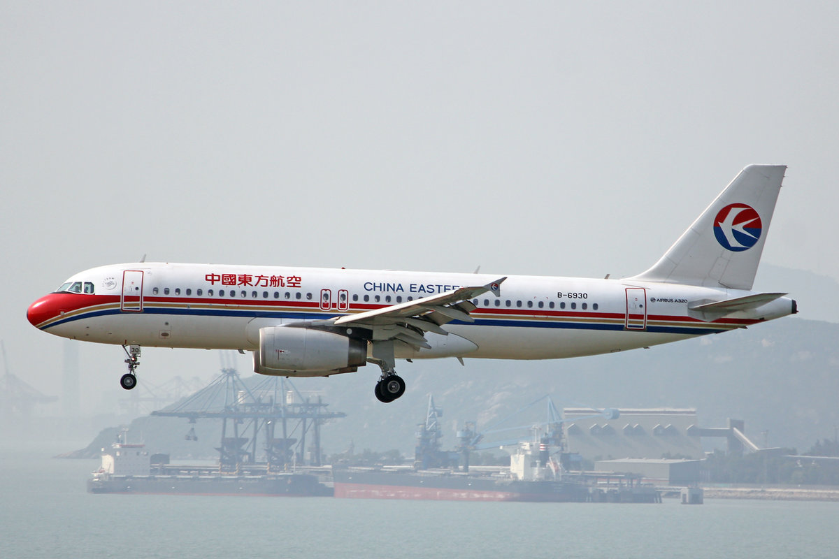 China Eastern, B-6930, Airbus A320-232, msn: 5242, 18.April 2014, HKG Hong Kong.