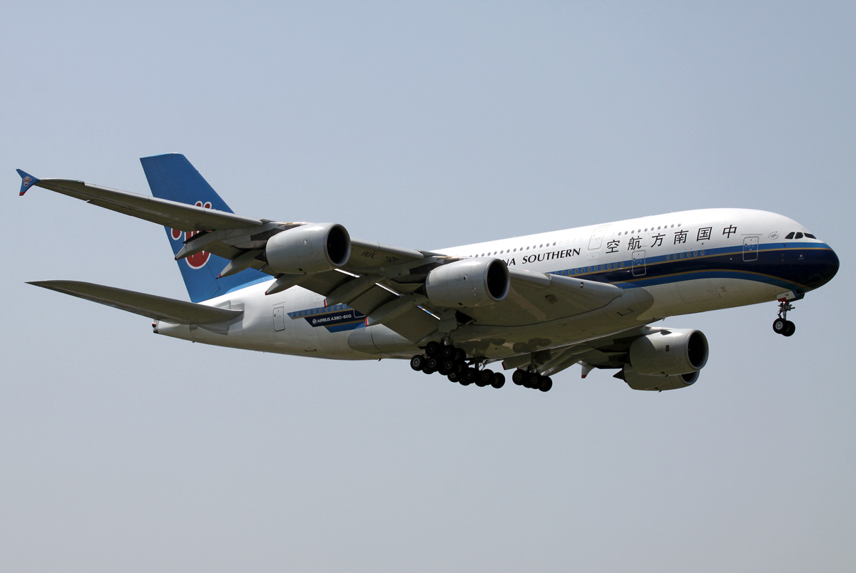 China Southern A-380 B-6136 im Anflug auf 36R in PEK / ZBAA / Peking 27.08.2014