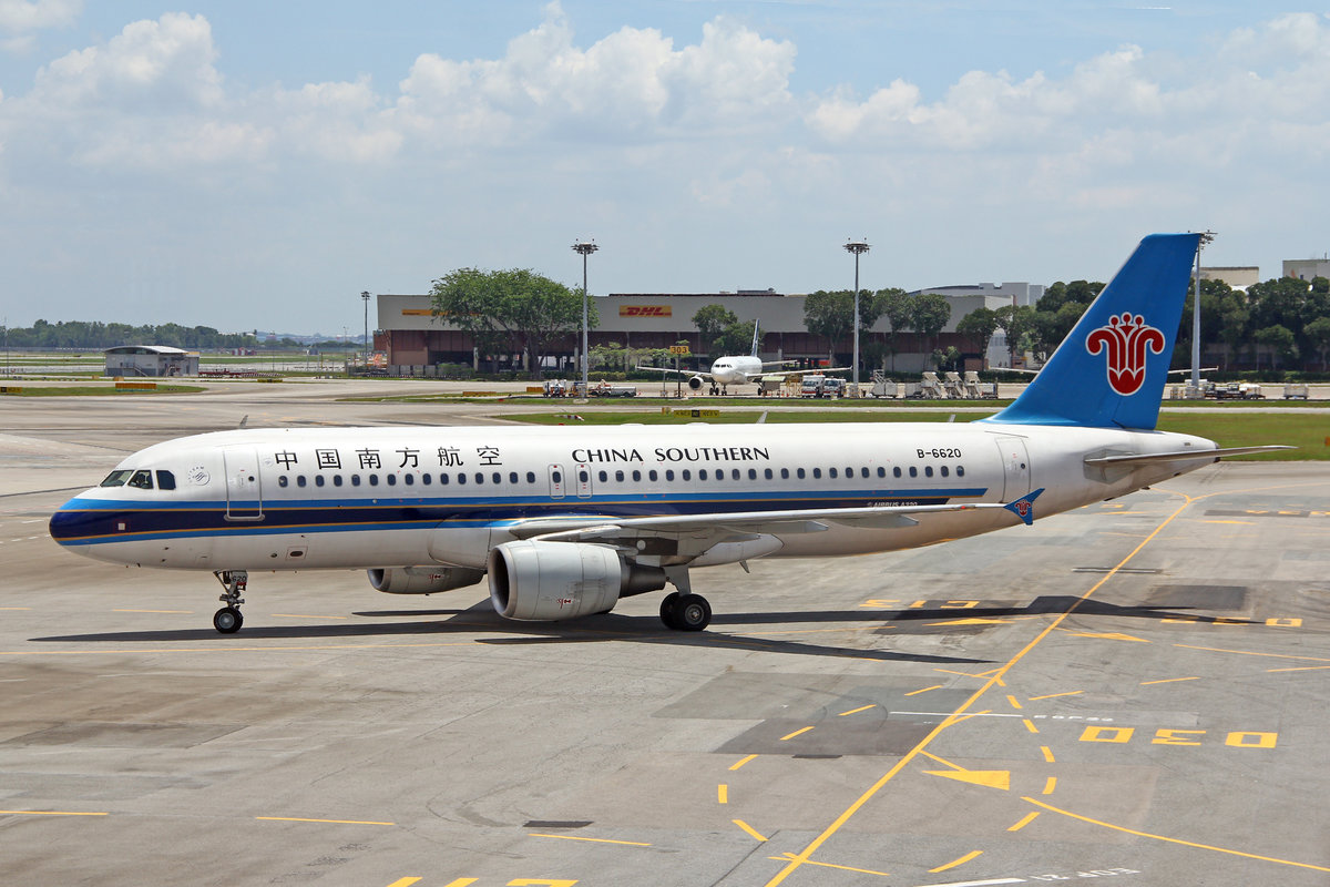 China Southern Airlines, B-6620, Airbus A320-214, msn: 4172, 07.April 2014, SIN Changi, Singapore.