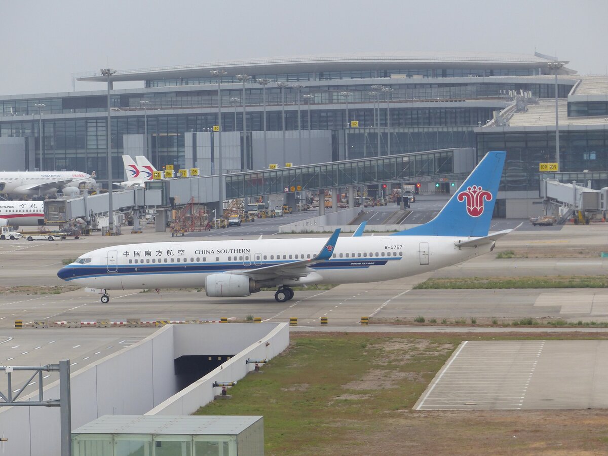 China Southern, Boeing 737-800, B-5767, Shanghai Pudong Int. Airport (PVG/ZSPD), 17.4.2025