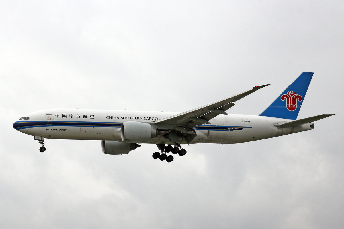 China Southern Cargo, B-2042, Boeing 777-F1B, 19.Mai 2017, FRA Frankfurt am Main, Germany.