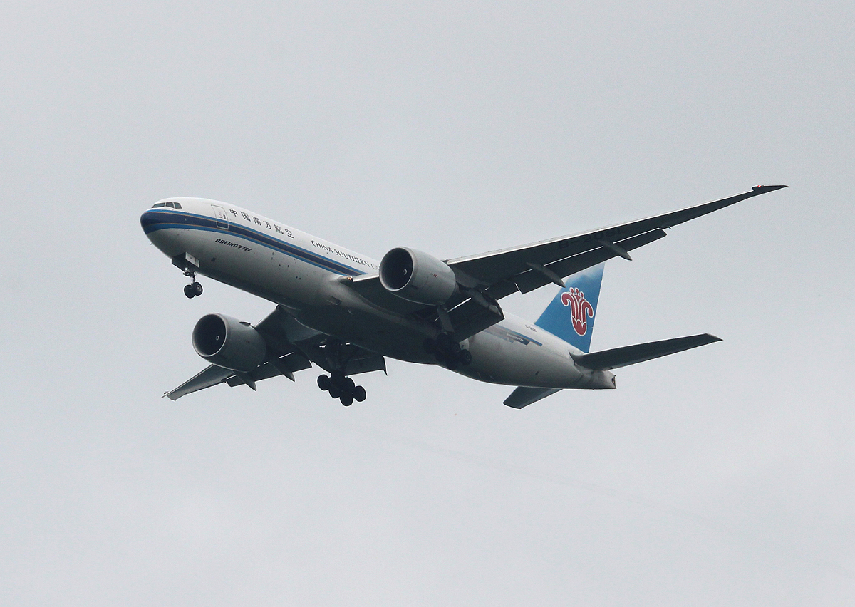 China Southern Cargo B 777-F1B B-2081 bei der Landung in Frankfurt am 09.06.2013