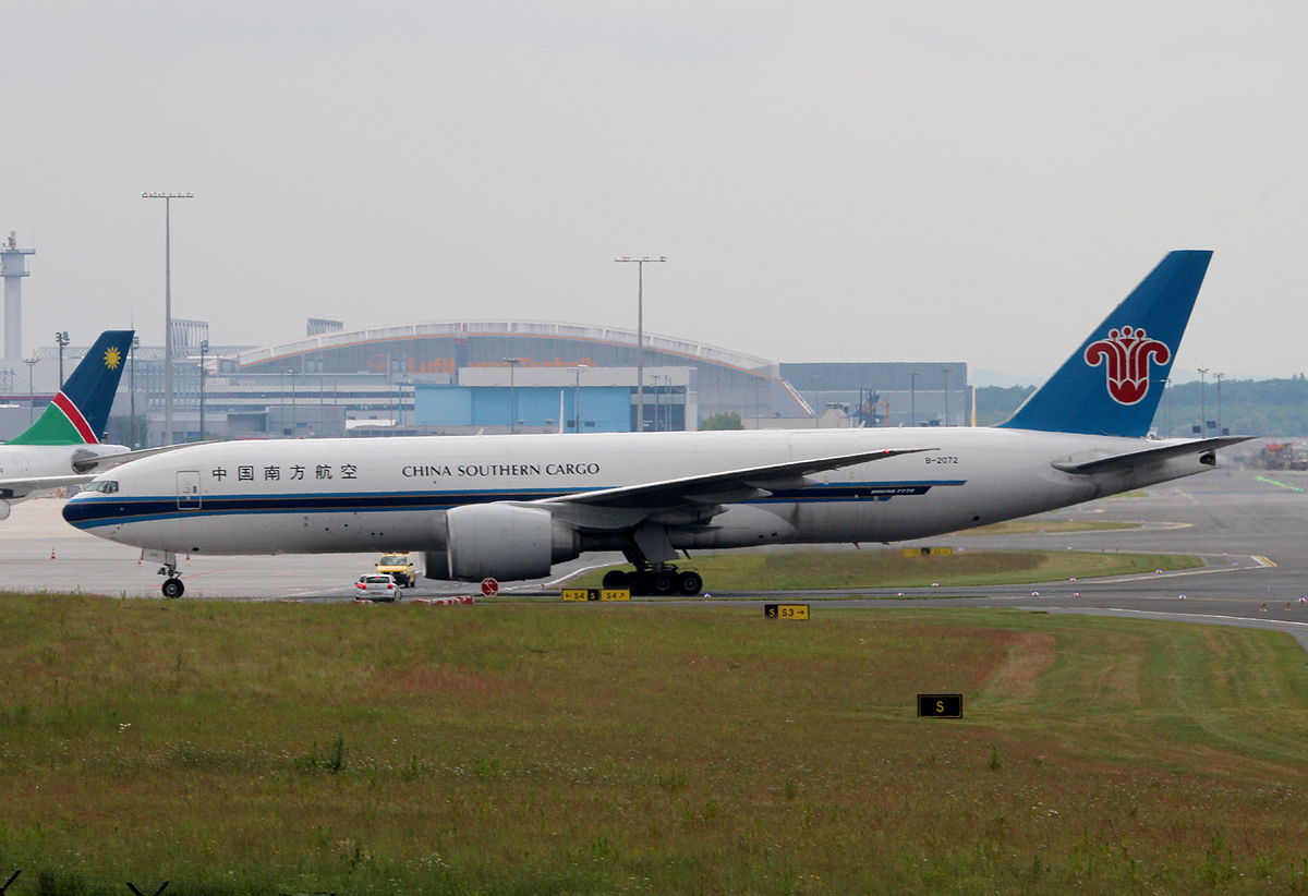 China Southern Cargo B 777-F1B B-2072 bei der Ankunft in Frankfurt am 10.06.2013