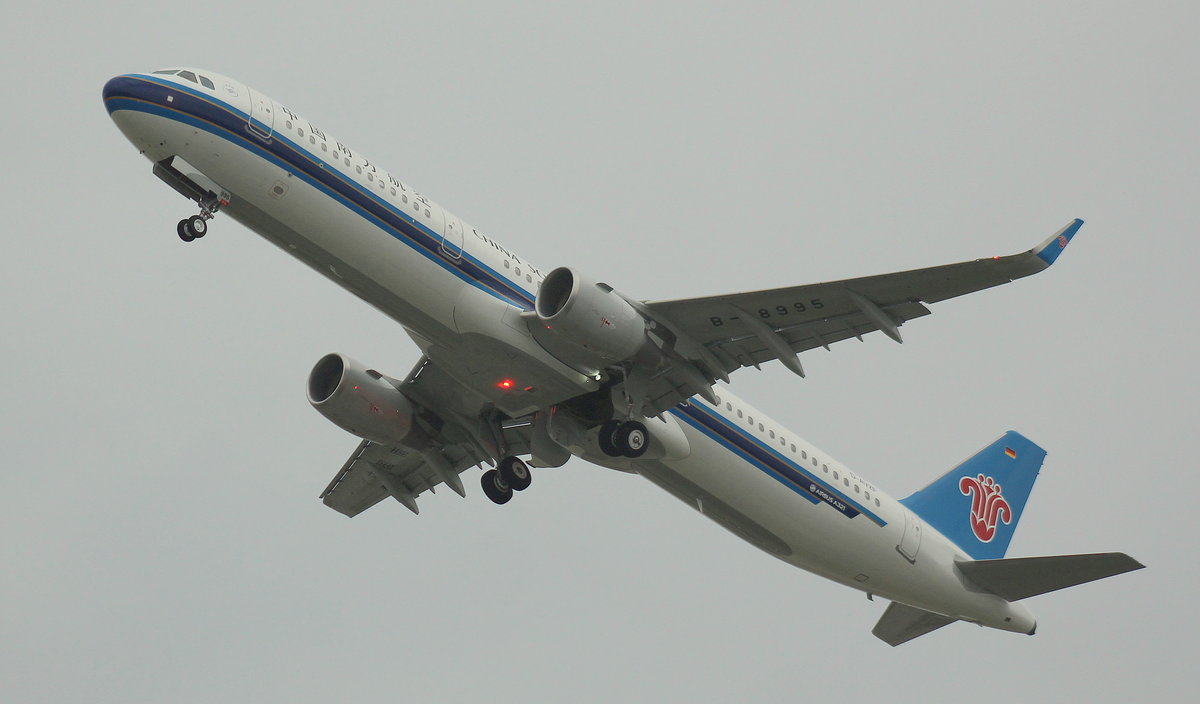 China Southern, D-AVZF, Reg.B-8957,MSN 7818, Airbus A 321-211 (SL), 18.08.2017, XFW-EDHI, Hamburg-Finkenwerder, Germany 