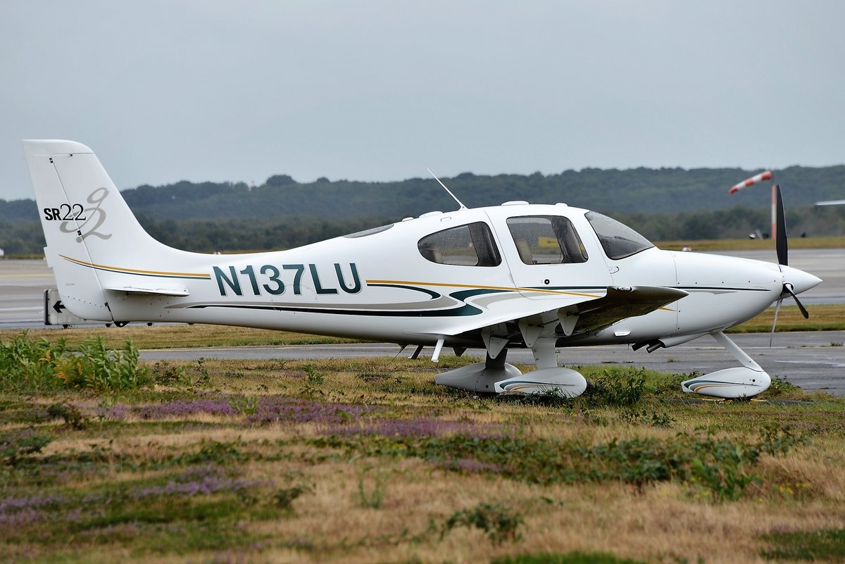 Cirrus Design SR22 G2 GTS - Private - 1021 - N137LU - 21.09.2018 - CGN