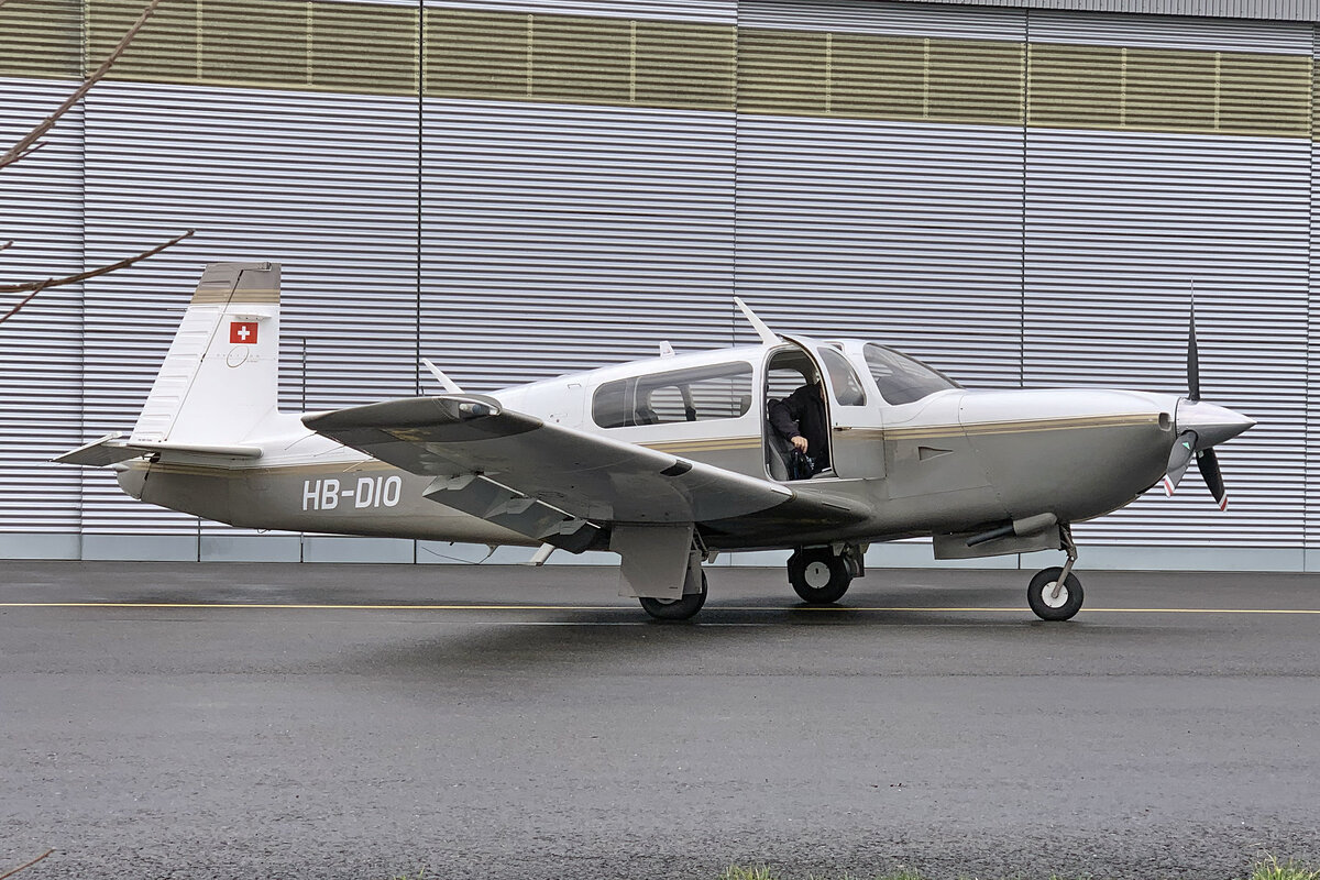 Cirrus Flying Club, HB-DIO, Mooney M-20R Ovation, msn: 29-0034, 01.März 2026, LSZF Birrfeld, Switzerland.